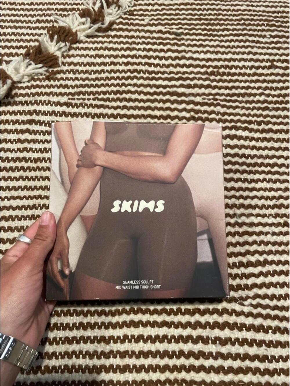 skims seamless sculpt mid thigh, short size extra small, color sienna